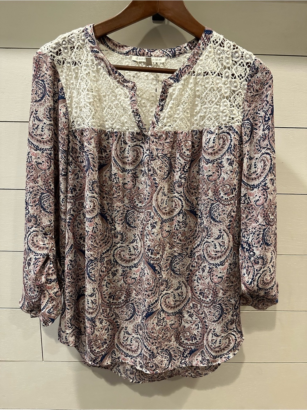 Daniel Raain Women’s Cream & Purple Paisley Lace Yoke Blouse- size Large